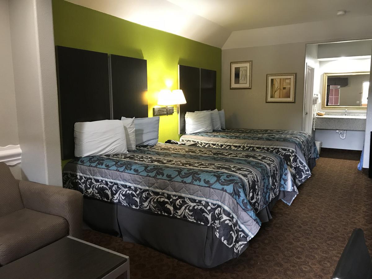 Camelot Inn And Suites Aldine 外观 照片
