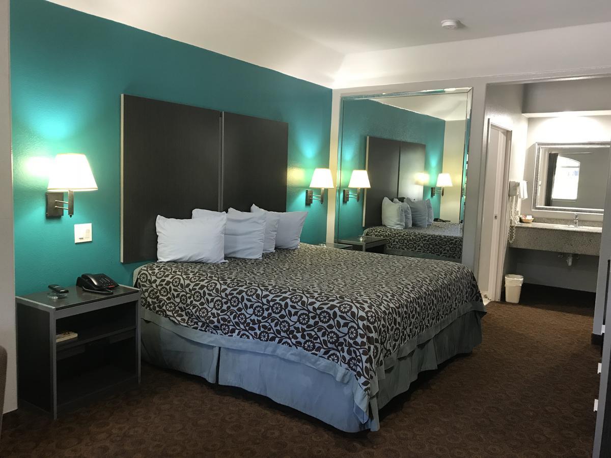 Camelot Inn And Suites Aldine 外观 照片
