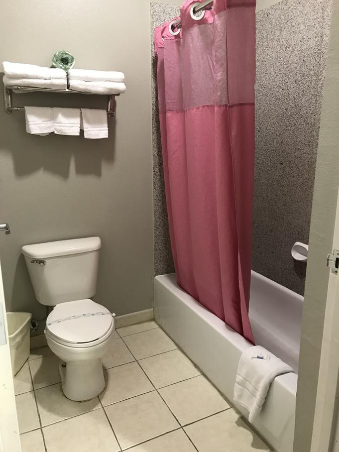 Camelot Inn And Suites Aldine 外观 照片
