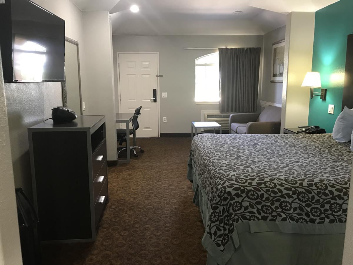 Camelot Inn And Suites Aldine 外观 照片