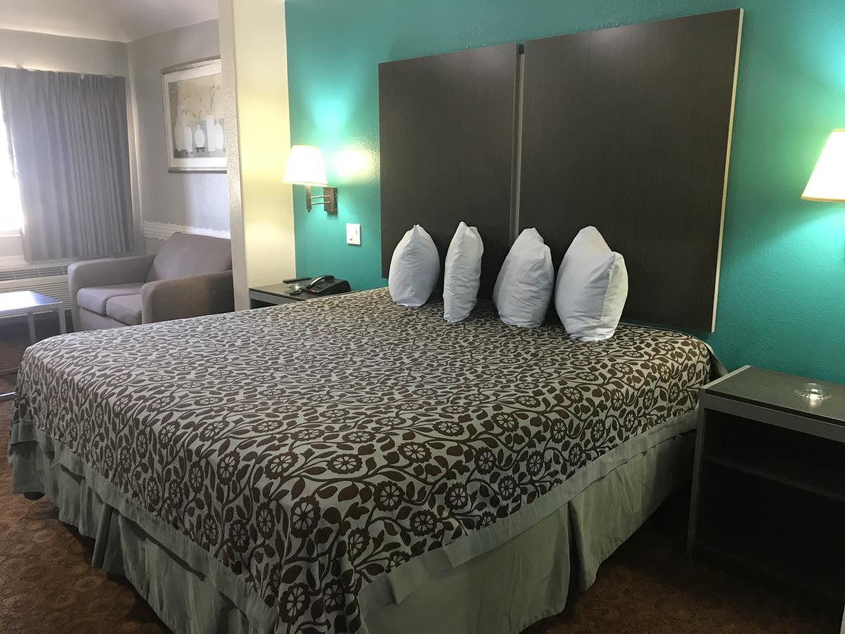 Camelot Inn And Suites Aldine 外观 照片