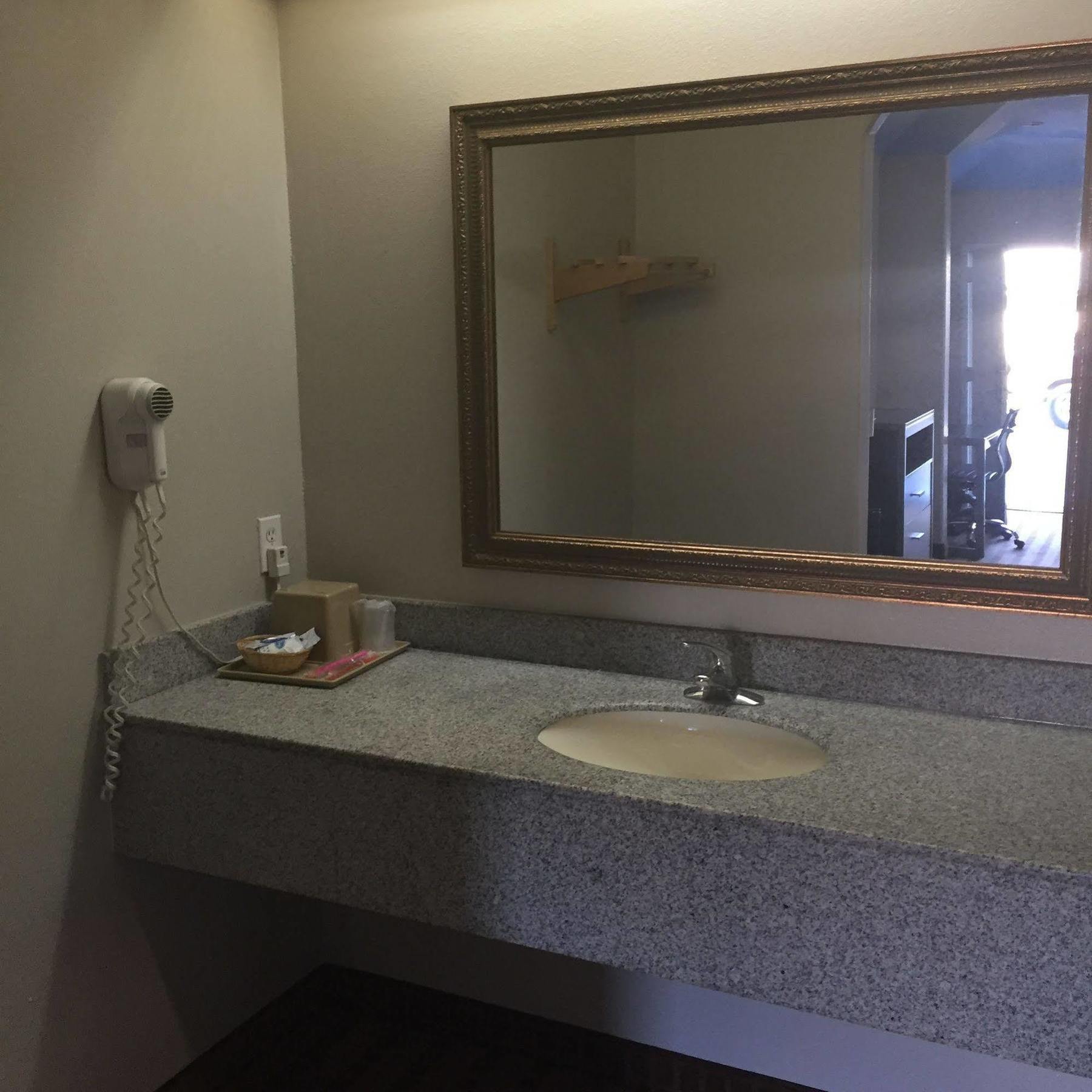 Camelot Inn And Suites Aldine 外观 照片