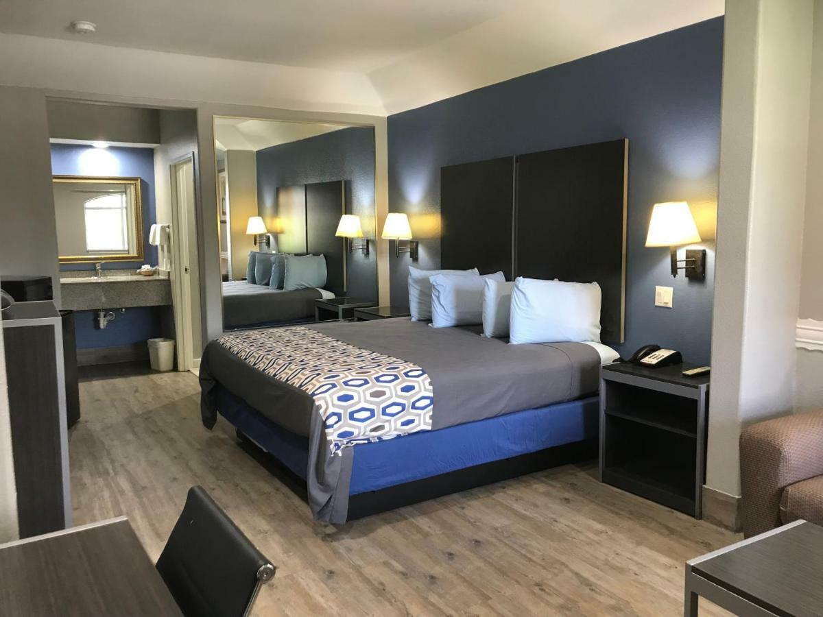 Camelot Inn And Suites Aldine 外观 照片