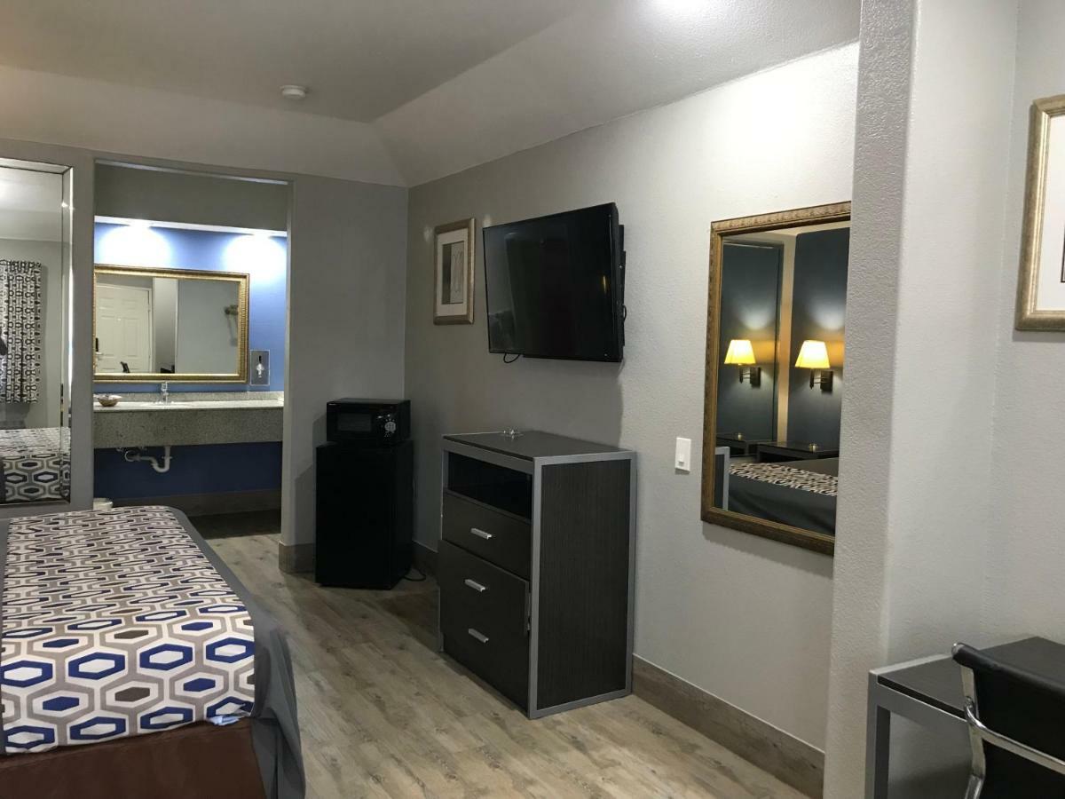 Camelot Inn And Suites Aldine 外观 照片