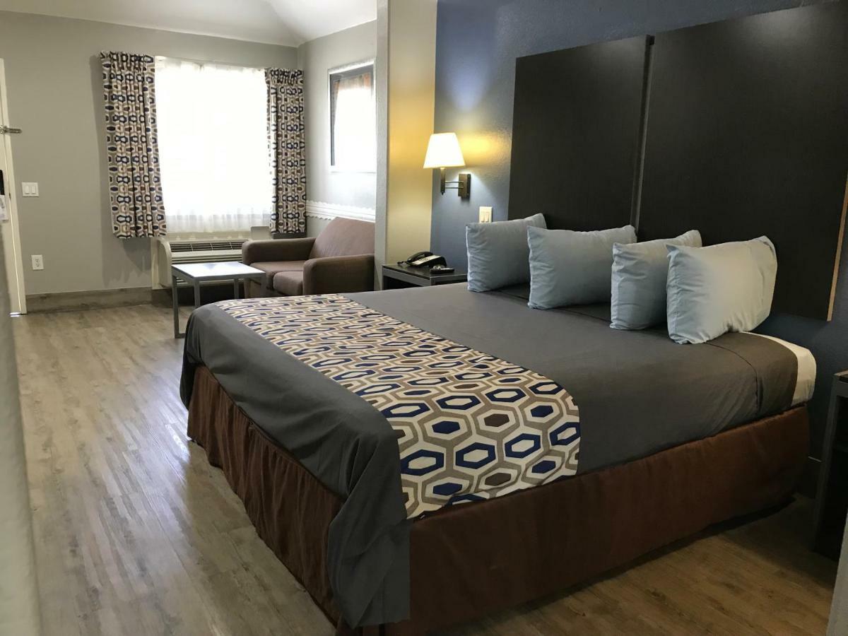 Camelot Inn And Suites Aldine 外观 照片