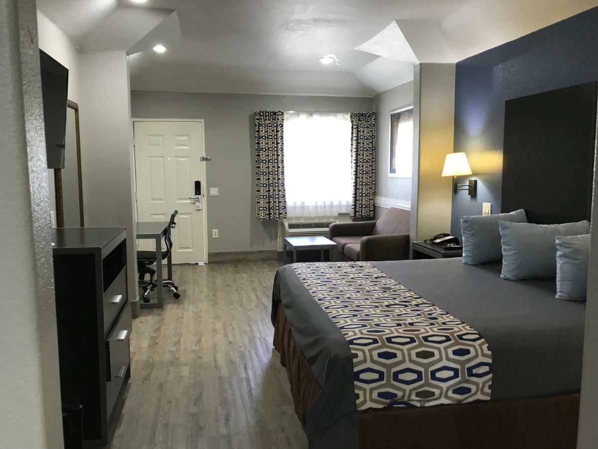 Camelot Inn And Suites Aldine 外观 照片